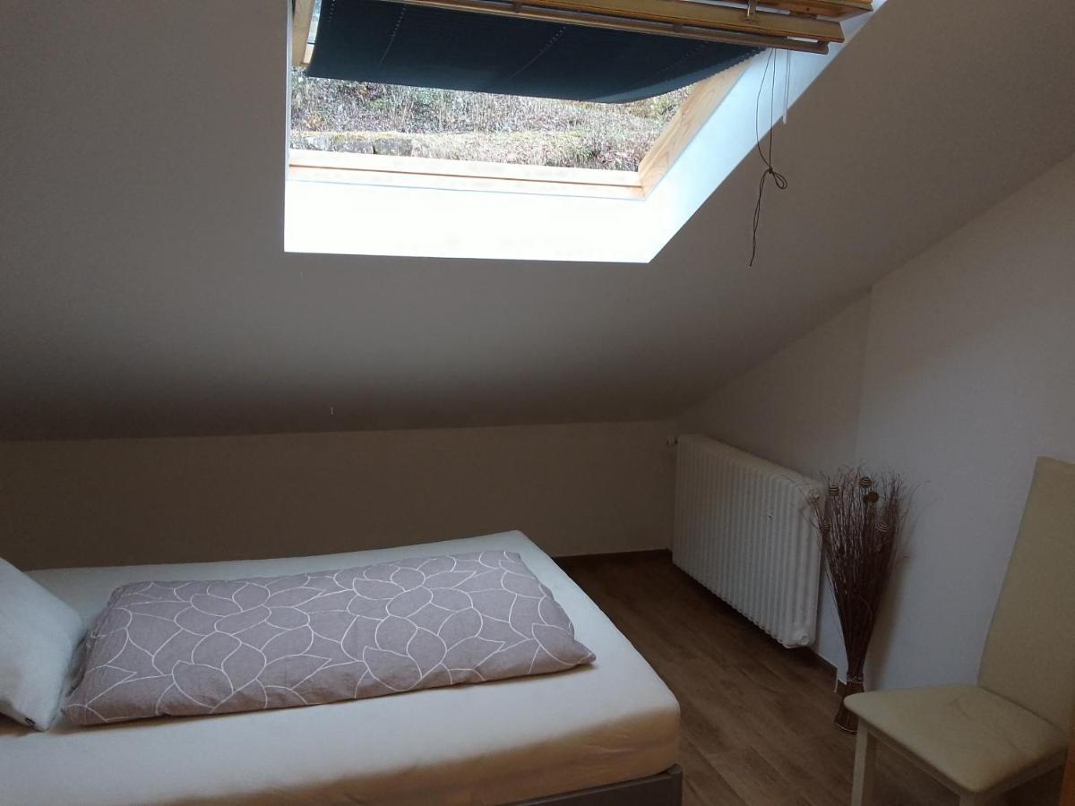 Ferienwohnung in ruhiger Waldrandlage Bad Wildbad Zimmer foto